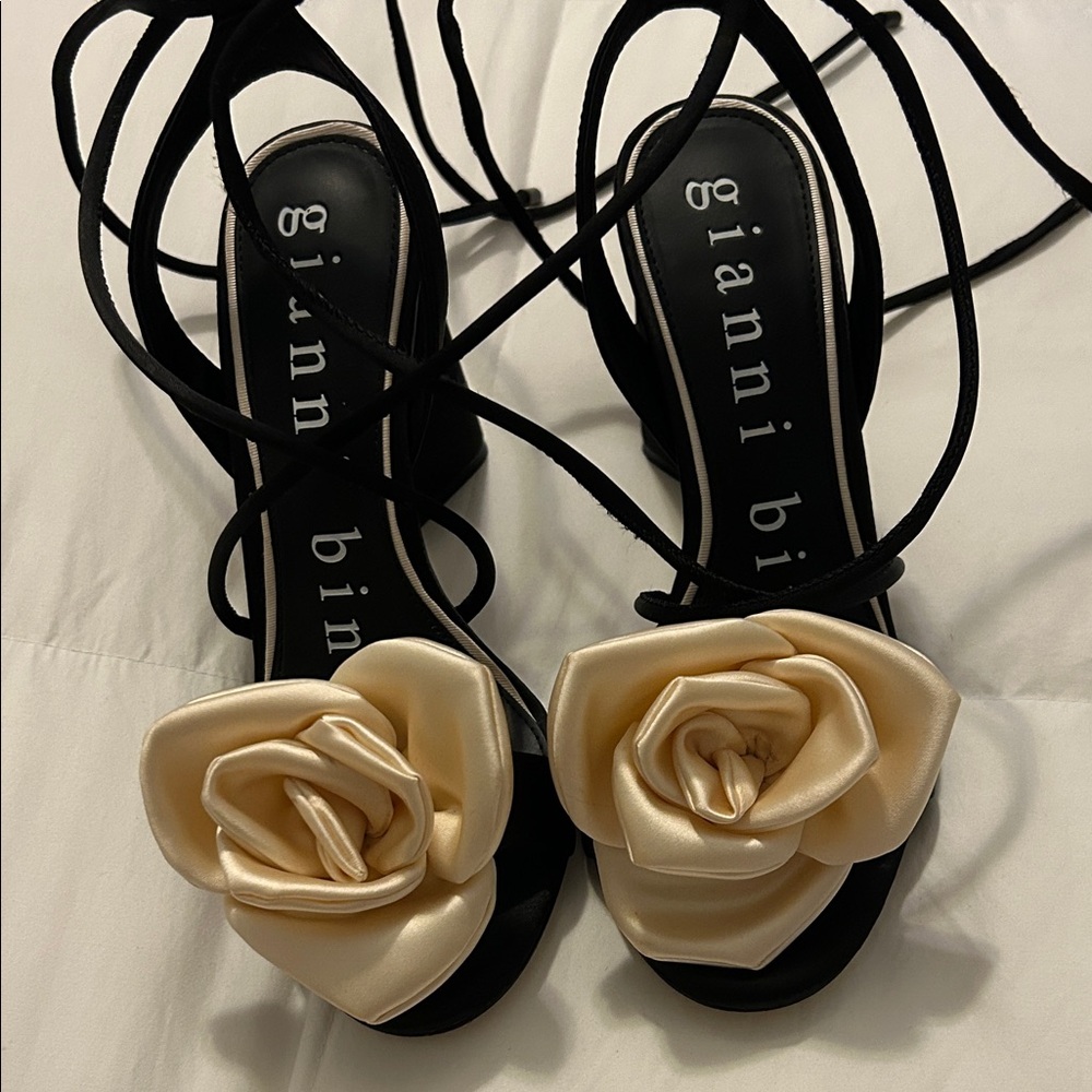 Gianni Bini Black and Cream Floral Heels